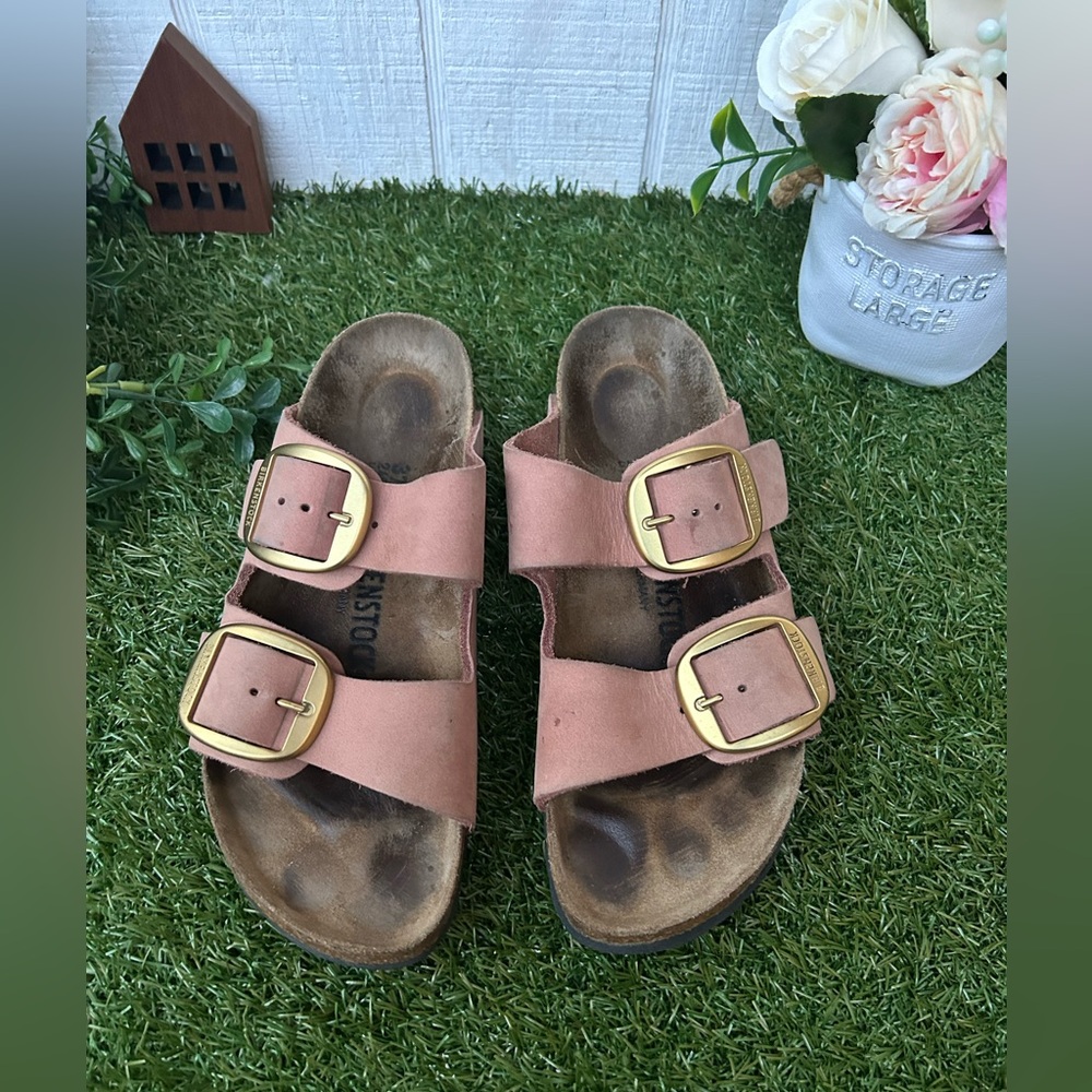 Birkenstock
Arizona Big Buckle-Nubuck Leather
$170 37 US 6-6.5
Old Rose Nubuck - Picture 9 of 16